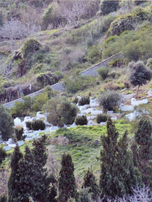 Los vecinos de Benzú acusan a Caballas de politizar el descanso de sus fallecidos