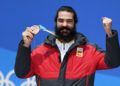 Daegwallyeong-myeon (Korea, Republic Of), 15/02/2018.- Bronze medal winner Regino Hernandez of Spain during the medal ceremony for the men's Snowboard Cross event during the PyeongChang 2018 Olympic Games, South Korea, 15 February 2018. (España, Corea del Sur) EFE/EPA/VASSIL DONEV
