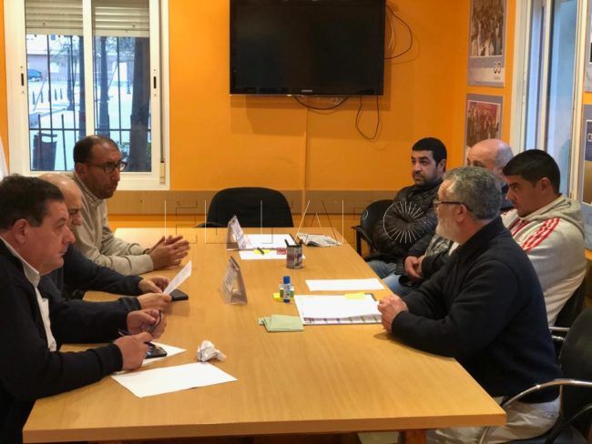 Caballas se reúne con el Movimiento de parados  para llevar sus propuestas al Pleno