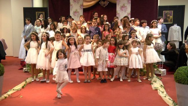 II Pase de Modelo de trajes de Comunión y Ceremonia