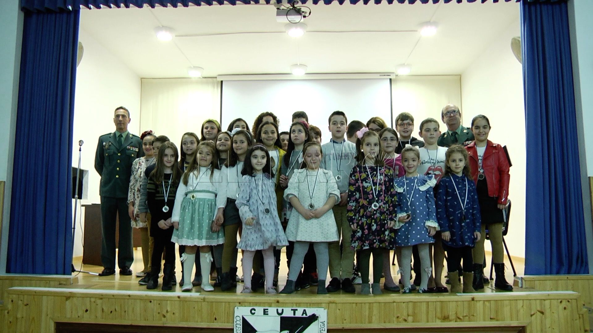Los niños del colegio Lope de Vega homenajean a la Guardia Civil