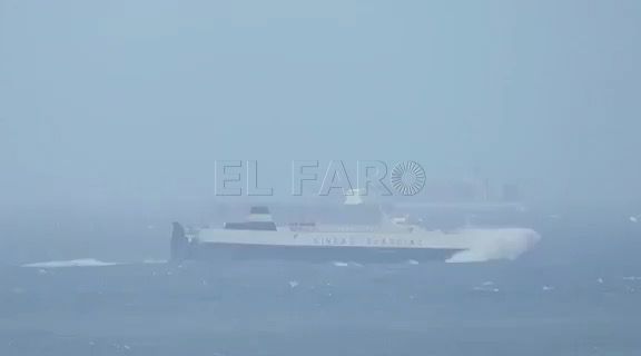 Así se cruza el Estrecho con un levante fuerza 8