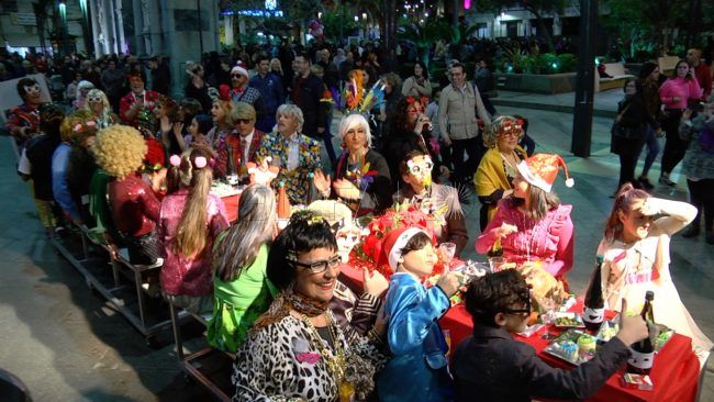 Los Popi celebran su particular cena navideña en pleno carnaval