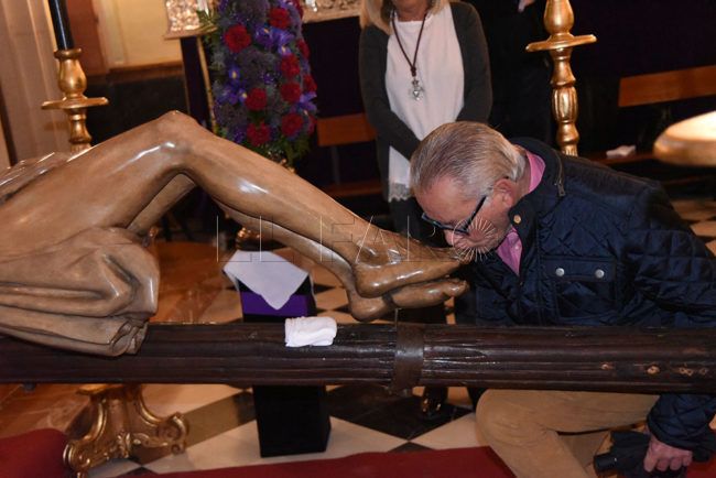 Tradicional Besapié del Cristo de la Buena Muerte en Los Remedios