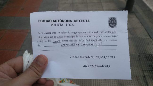 La Policía Local de Ceuta te advierte de la grúa con una falta de ortografía en ‘Carnabal’