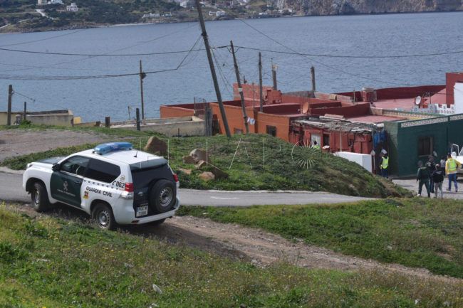Inmigrantes escapan al ver a la Guardia Civil y abandonan la embarcación