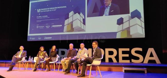 El ‘Almina’ participa como ponente en un congreso de FP en Asturias