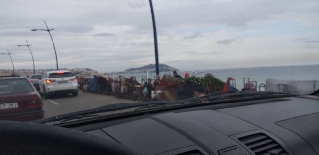 Colas kilométricas para entrar en Ceuta desde Marruecos: el porteo busca su sitio