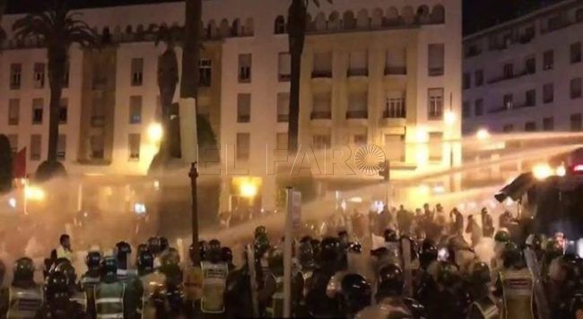 El Faro - La policía acaba con la sentada de profesores contratistas frente al Parlamento de Rabat
