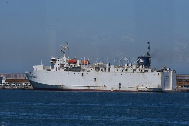 Tres ‘barcos olorosos’ atracan en Ceuta en una misma jornada