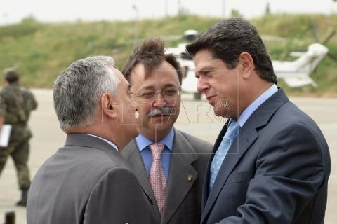El exministro del PP, Federico Trillo, viajó a Ceuta en campaña usando el Falcon
