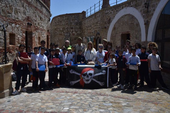 El Faro - El colegio Rosalía de Castro visita El Desnarigado por el Día de los Museos