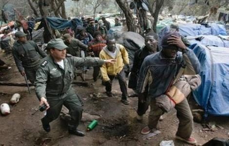 Varios agentes heridos y un fallecido tras la deportación de inmigrantes de Nador