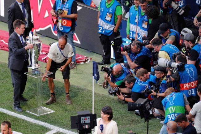 Detenidos cuando iban a Marruecos a vender cámaras robadas en la Champions