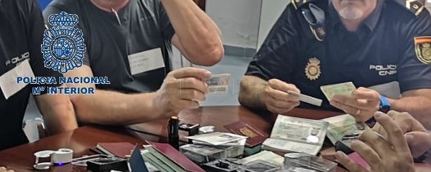 La Policía Nacional amplía su formación para la detección de documentos falsos