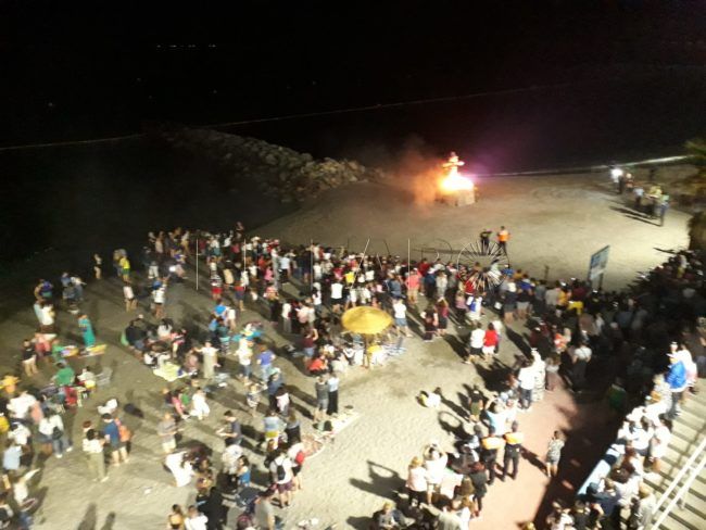 San Juan: el fuego y la tradición dan la bienvenida al verano de Ceuta
