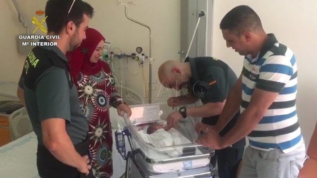 Mohamed, el bebé que nació sano y salvo en un vehículo gracias a la ayuda de la Guardia Civil