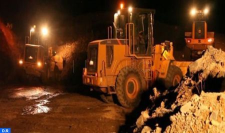 Hallan 15 cadáveres en vehículo sepultado por avalancha de barro en Marruecos