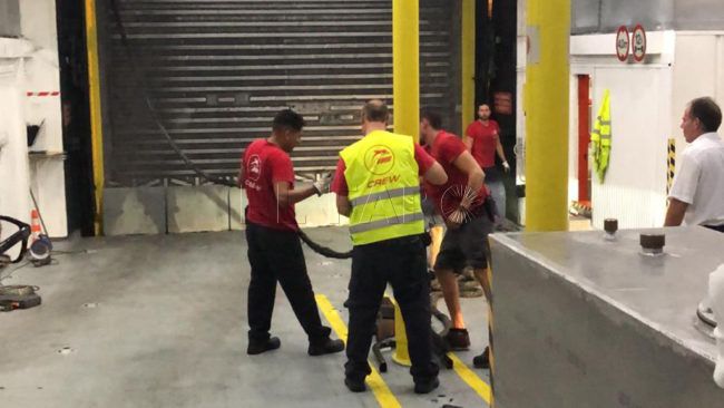 Una avería en la puerta del FRS retrasa 40 minutos el desembarco de sus pasajeros