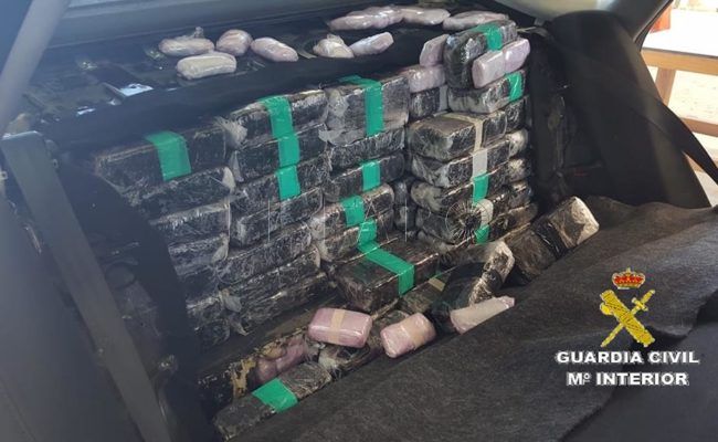Detenido con 505 kilos de hachís en su turismo con origen en Tánger