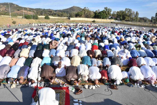 Fijan las cantidades de Zakat Al Fitr y por no ayunar si no se puede