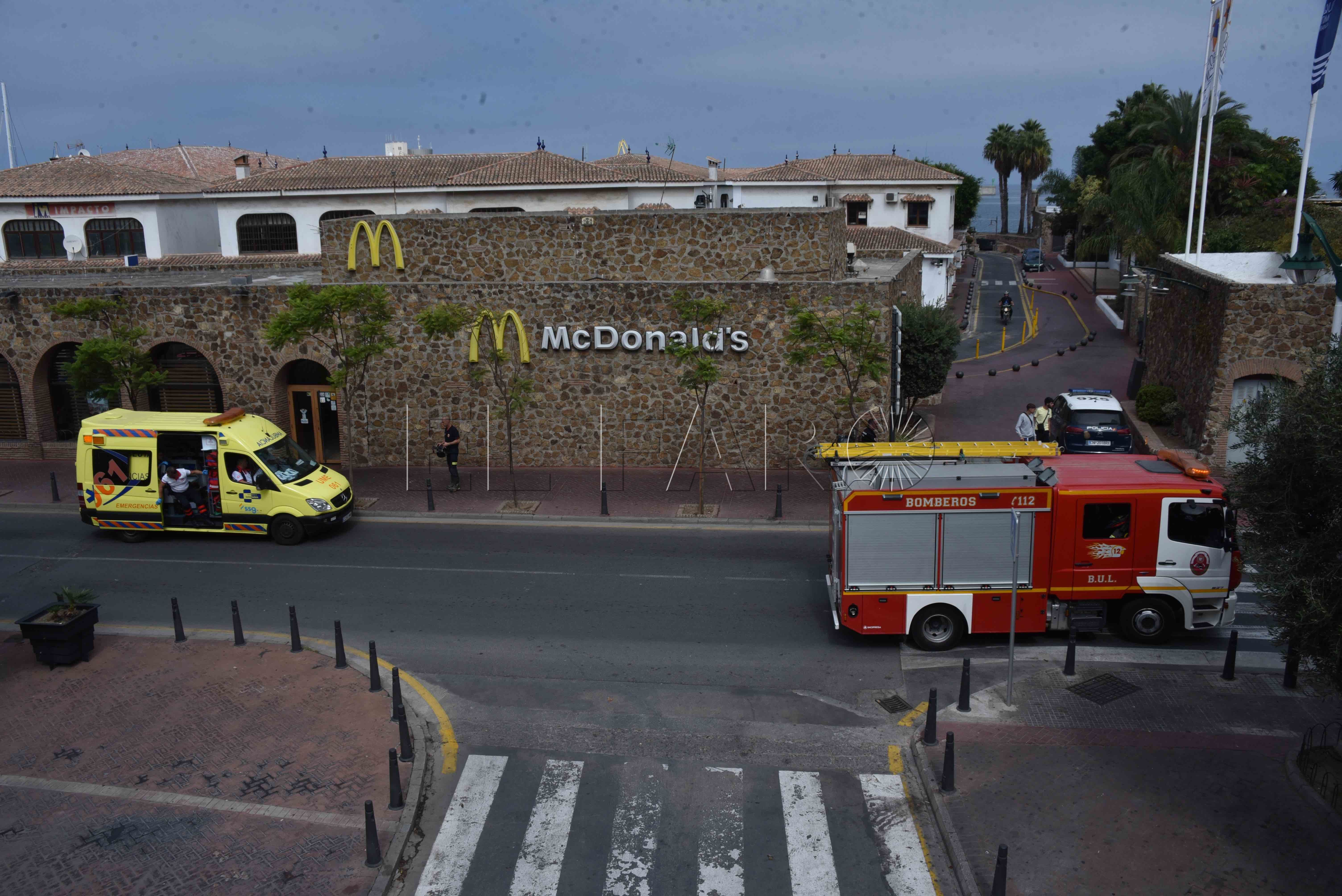 bomberos-policia-mcdonald-atrapado-4