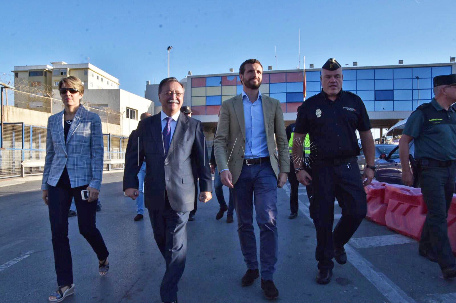 Casado pide en Ceuta 200 guardias civiles y policías nacionales más