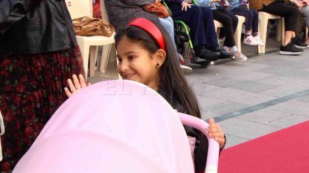Una pasarela de niños ha concentrado a un numeroso público que han animado a estos pequeños a desfilar