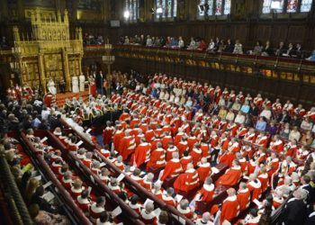 Britain's Queen Elizabeth delivers her speech during the State Opening of Parliament at the House of Lords, alongside Prince Philip in London May 8, 2013.      REUTERS/Toby Melville (BRITAIN  - Tags: POLITICS ROYALS ENTERTAINMENT)
