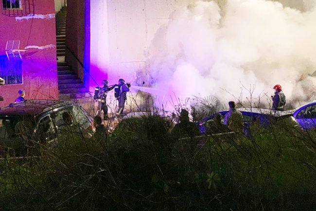 Nueva oleada de coches quemados y contenedores ardiendo