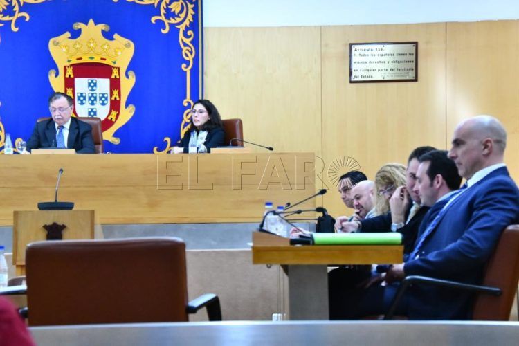 pleno-asamblea-vivas-vox-psoe