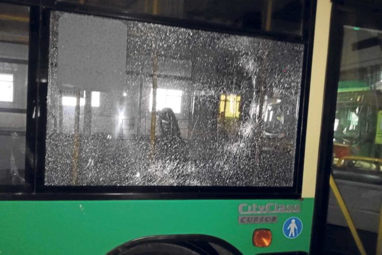 autobus-luna-apedreamiento