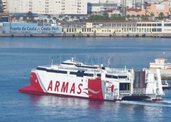barco-armas-puerto