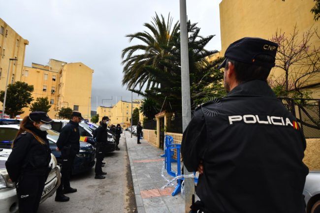 Sentido homenaje de la Policía Nacional a los dos compañeros muertos por coronavirus