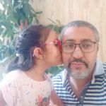 salma-abraza-padre