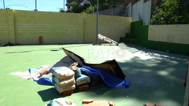 Un asentamiento en plena pista deportiva