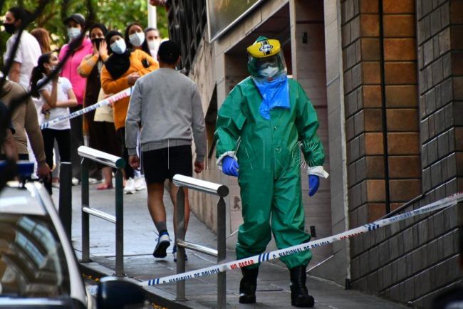 Acefep denuncia la actitud de ciudadanos que grababan un intento de suicidio en la calle Algeciras