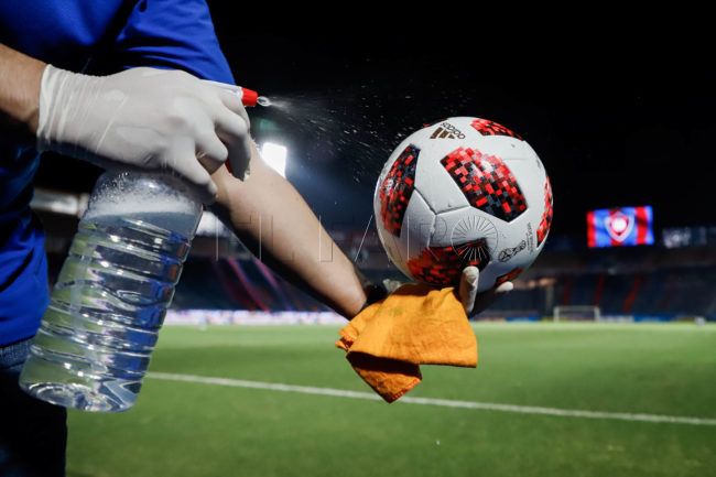 El Faro - Seis jugadores de un equipo de fútbol dan positivo por COVID-19