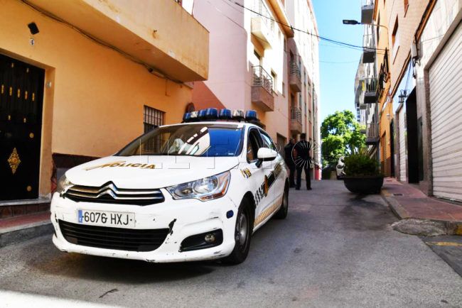 Sanidad ejecuta el confinamiento de los vecinos de la calle Fajardo Martínez