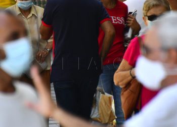 gente-mascarillas