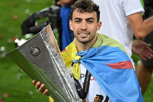 La bandera amazigh de Munir para celebrar la victoria del Sevilla