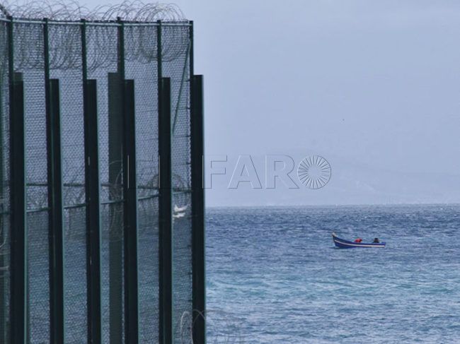 Dos marroquíes se enfrentan a 4 años y 1 mes de prisión por pasar a nado con hachís