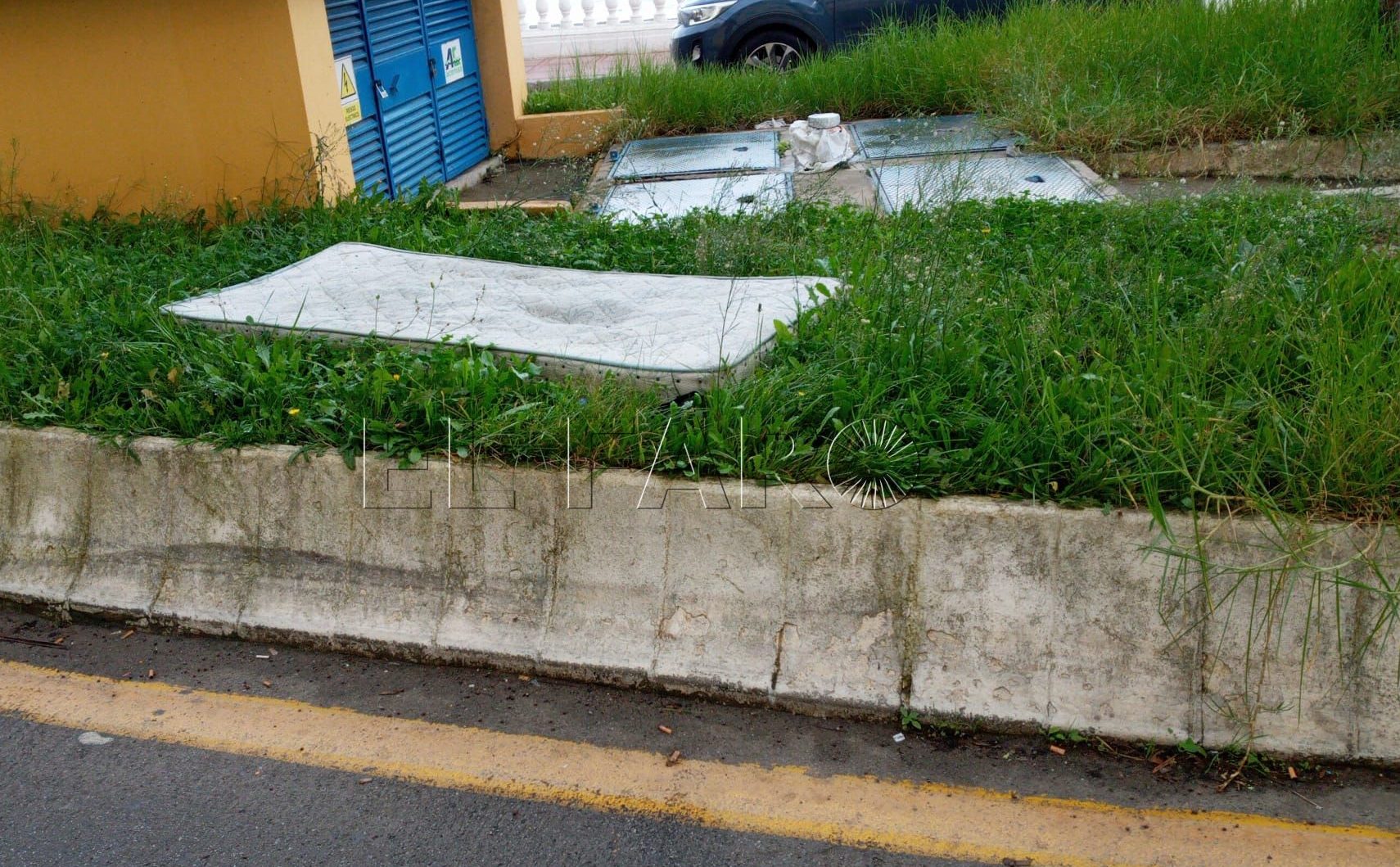 colchones-abandonados-benitez-1
