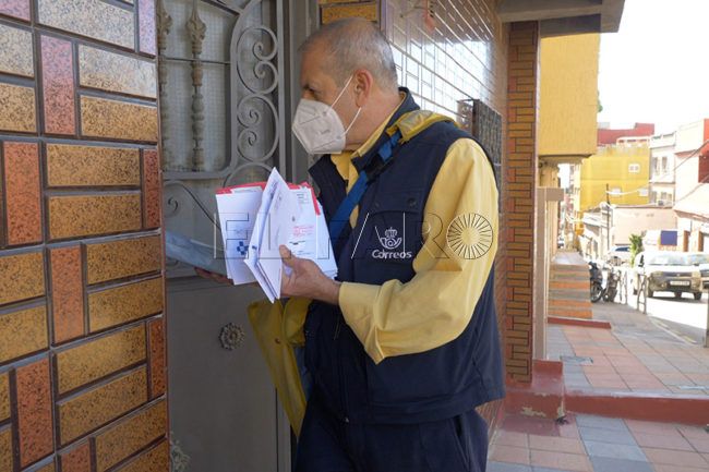 Casi 900 personas piden inscribirse en las bolsas de empleo de Correos en Ceuta