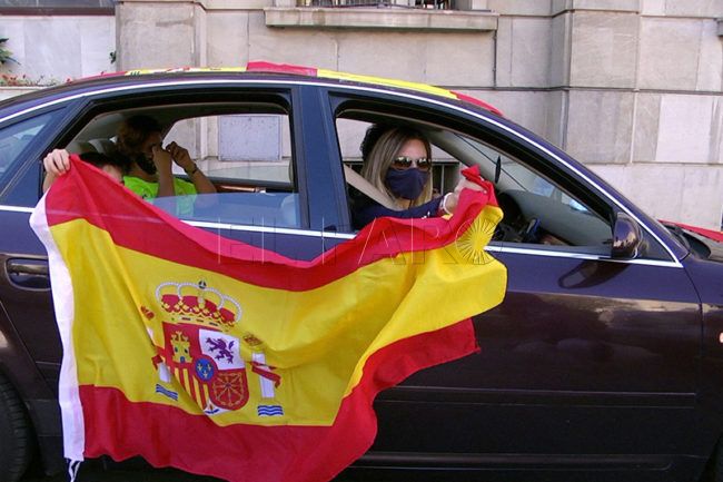 Bajo el lema de ‘España a la calle’, la caravana de Vox recorre el centro de Ceuta