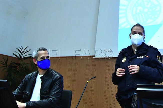 Cómo detectar los casos de violencia de género, alumnos de Enfermería se forman