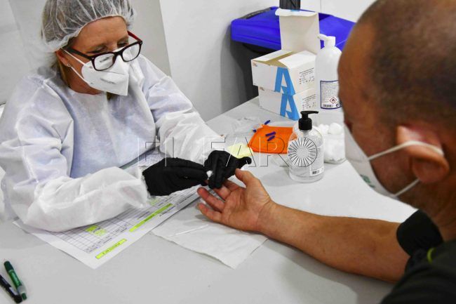 Confinados denuncian tener que ir a realizarse la prueba PCR a los centros de salud