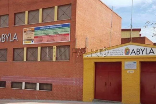 Alumnos del bachillerato nocturno del ‘Abyla’ exigen infraestructuras adecuadas