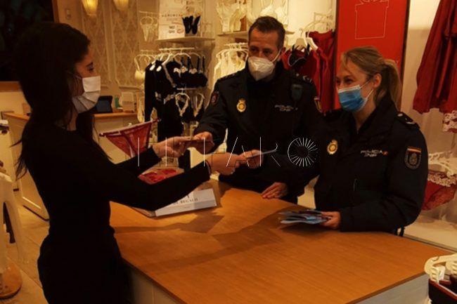 La Policía Nacional ofrece recomendaciones a comerciantes para prevenir robos en Navidad