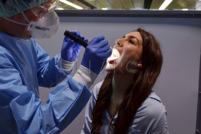 El Faro - El Colegio de Médicos apoya la implantación de los nuevos test de saliva para la detección del COVID-19 en Ceuta